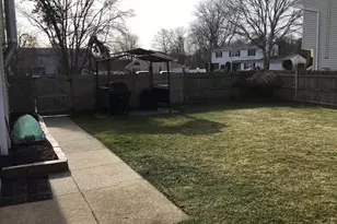 26 Charles Cir, Islip, NY 11751 - Photo 36