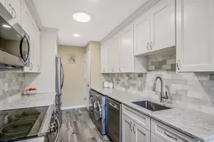 101 Flair Ct E, Saint James, NY 11780 - Photo 12