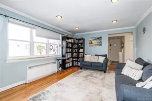 15 Beach Roads, Great Neck, NY 11023 - Photo 8