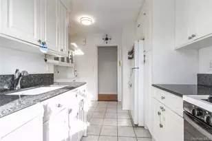 15 Beach Roads, Great Neck, NY 11023 - Photo 10