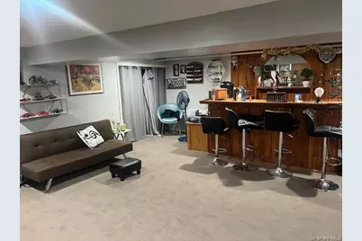 330 Florida Avenue, Copiague, NY 11726 - Photo 8