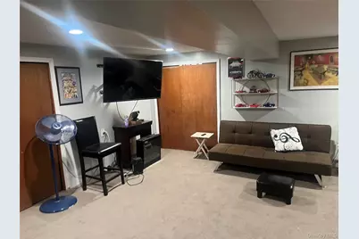 330 Florida Avenue, Copiague, NY 11726 - Photo 10