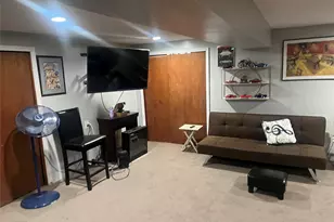 330 Florida Ave, Copiague, NY 11726 - Photo 10