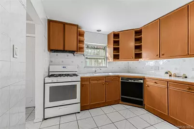 21647 Sawyer Avenue, Queens Village, NY 11427 - Photo 14