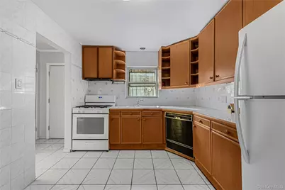 21647 Sawyer Avenue, Queens Village, NY 11427 - Photo 12