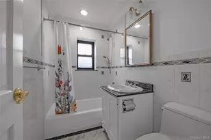 20 Canterbury Rd, Great Neck, NY 11021 - Photo 14