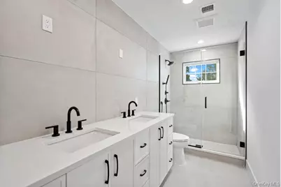 8 Violet Avenue, Hicksville, NY 11801 - Photo 12