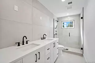 8 Violet Ave, Hicksville, NY 11801 - Photo 12
