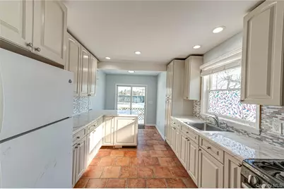 71 Community Road, Bay Shore, NY 11706 - Photo 2