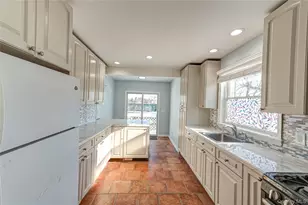 71 Community Rd, Bay Shore, NY 11706 - Photo 2