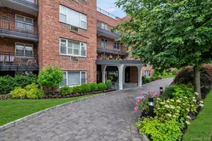 25 Chapel Pl, Great Neck, NY 11021 - Photo 22