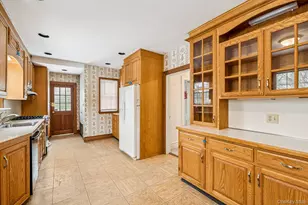 167 Kensington Rd, Garden City, NY 11530 - Photo 14