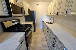 199 Artist Lake Dr, Middle Island, NY 11953 - Photo 4