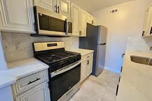 199 Artist Lake Dr, Middle Island, NY 11953 - Photo 6