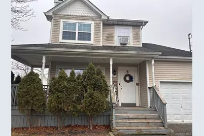 194 E Parkview Drive, Shirley, NY 11967 - Photo 2