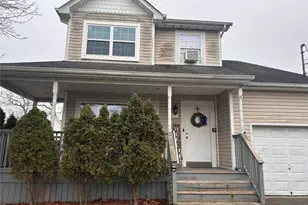 194 E Parkview Dr, Shirley, NY 11967 - Photo 2