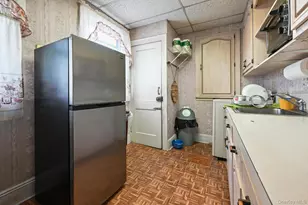 90-21 184th Pl, Hollis, NY 11423 - Photo 10