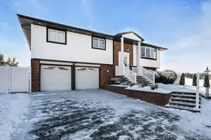 89 Harvest Ln, Commack, NY 11725 - Photo 2