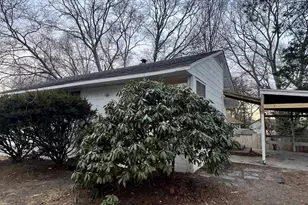 5 Birch Ct, Riverhead, NY 11901 - Photo 2