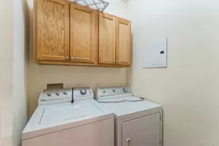 420 Pacing Way, Westbury, NY 11590 - Photo 8