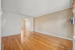 20-13 26th St, Astoria, NY 11105 - Photo 16