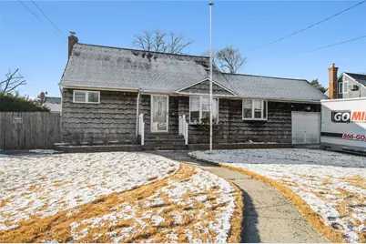 54 31st Street, Copiague, NY 11726 - Photo 2