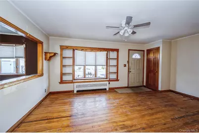 54 31st Street, Copiague, NY 11726 - Photo 4