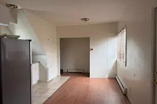 140-18 Foch Blvd, Jamaica, NY 11436 - Photo 6