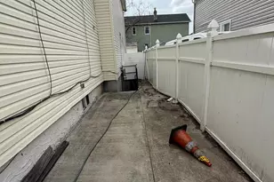 140-18 Foch Blvd, Jamaica, NY 11436 - Photo 12