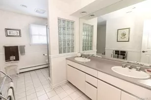 14 Hills Park Ln, Smithtown, NY 11787 - Photo 22