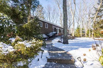 14 Hills Park Lane, Smithtown, NY 11787 - Photo 8