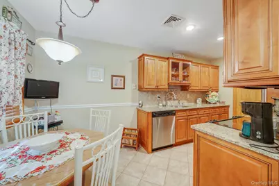 1107 Cabot Court N, Saint James, NY 11780 - Photo 10