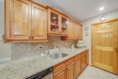 1107 Cabot Court N, Saint James, NY 11780 - Photo 8