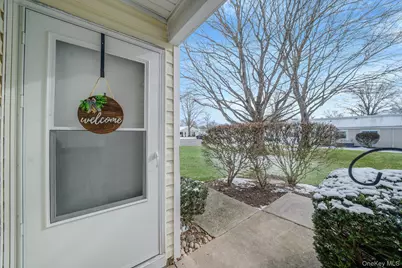 1107 Cabot Court N, Saint James, NY 11780 - Photo 2