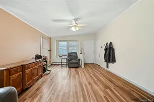 54 Dogwood Ln, Manorville, NY 11949 - Photo 4