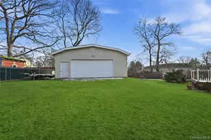 4 Cottage Ct, Middle Island, NY 11953 - Photo 24