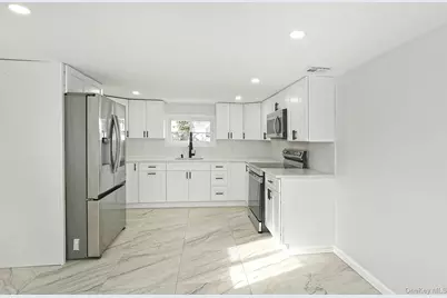 45 Crown Avenue, Huntington, NY 11743 - Photo 8