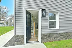 45 Crown Ave, Huntington, NY 11743 - Photo 4