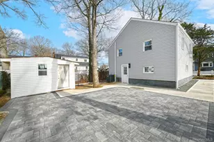 45 Crown Ave, Huntington, NY 11743 - Photo 28