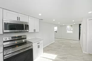 45 Crown Ave, Huntington, NY 11743 - Photo 10