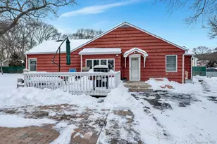32 Stackyard Dr, Mastic Beach, NY 11951 - Photo 4