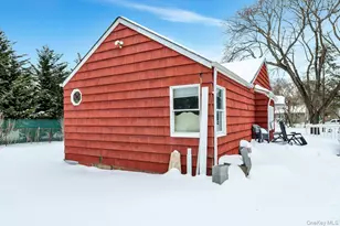 32 Stackyard Dr, Mastic Beach, NY 11951 - Photo 14