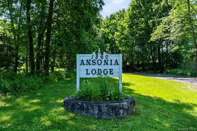 1860 E Main Street #5, Mohegan Lake, NY 10547 - Photo 6