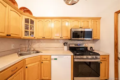 72 Cranberry Street, Central Islip, NY 11722 - Photo 6