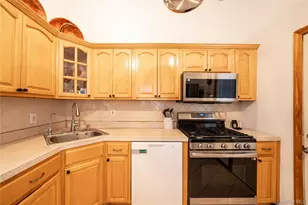 72 Cranberry St, Central Islip, NY 11722 - Photo 6