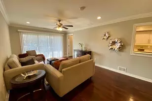 105 Westwood Dr, Westbury, NY 11590 - Photo 4