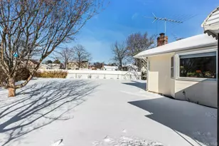 238 Loop Dr, Sayville, NY 11782 - Photo 18