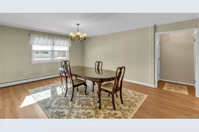 238 Loop Drive, Sayville, NY 11782 - Photo 4