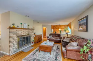 205 Beach Dr, Mahopac, NY 10541 - Photo 4