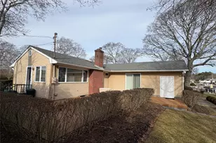 17 Whiting Rd, East Quogue, NY 11942 - Photo 6